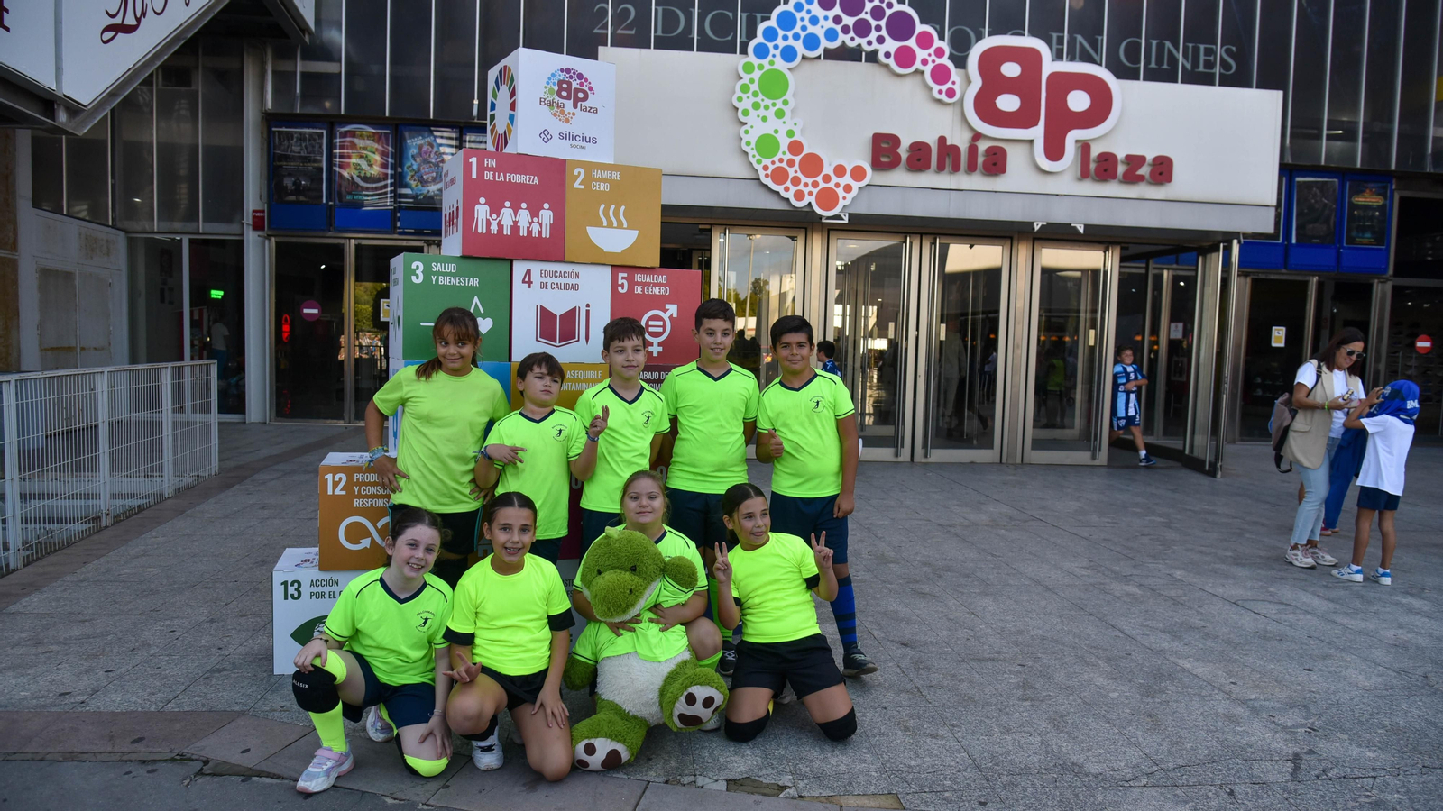 Las fotos de la jornada de balonmano calle del Ciudad de Algeciras en Bahía Plaza