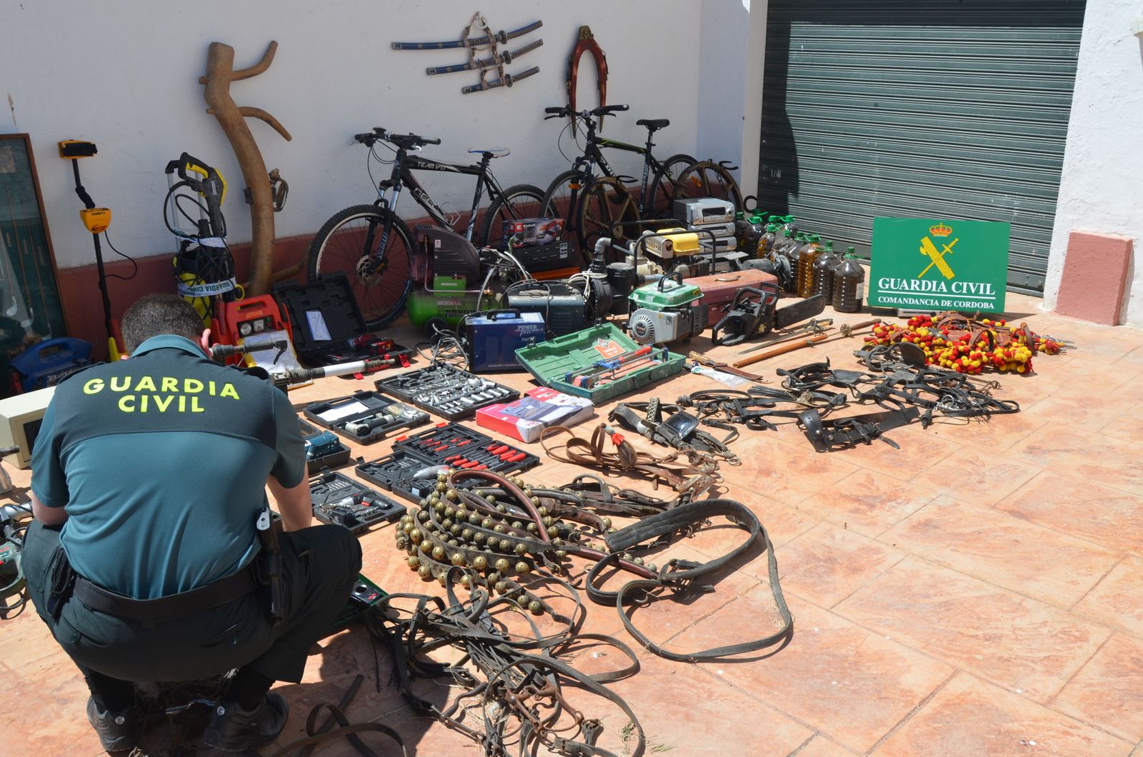 La Guardia Civil interviene 700 dosis de cocaína y 120 de heroína al clan desarticulado en Bujalance