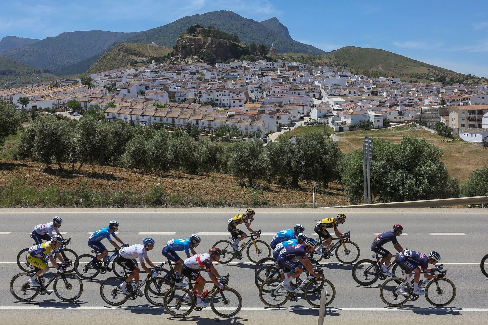 Las fotos de la etapa Mijas-Zahara de la Sierra de la Vuelta a Andalucía