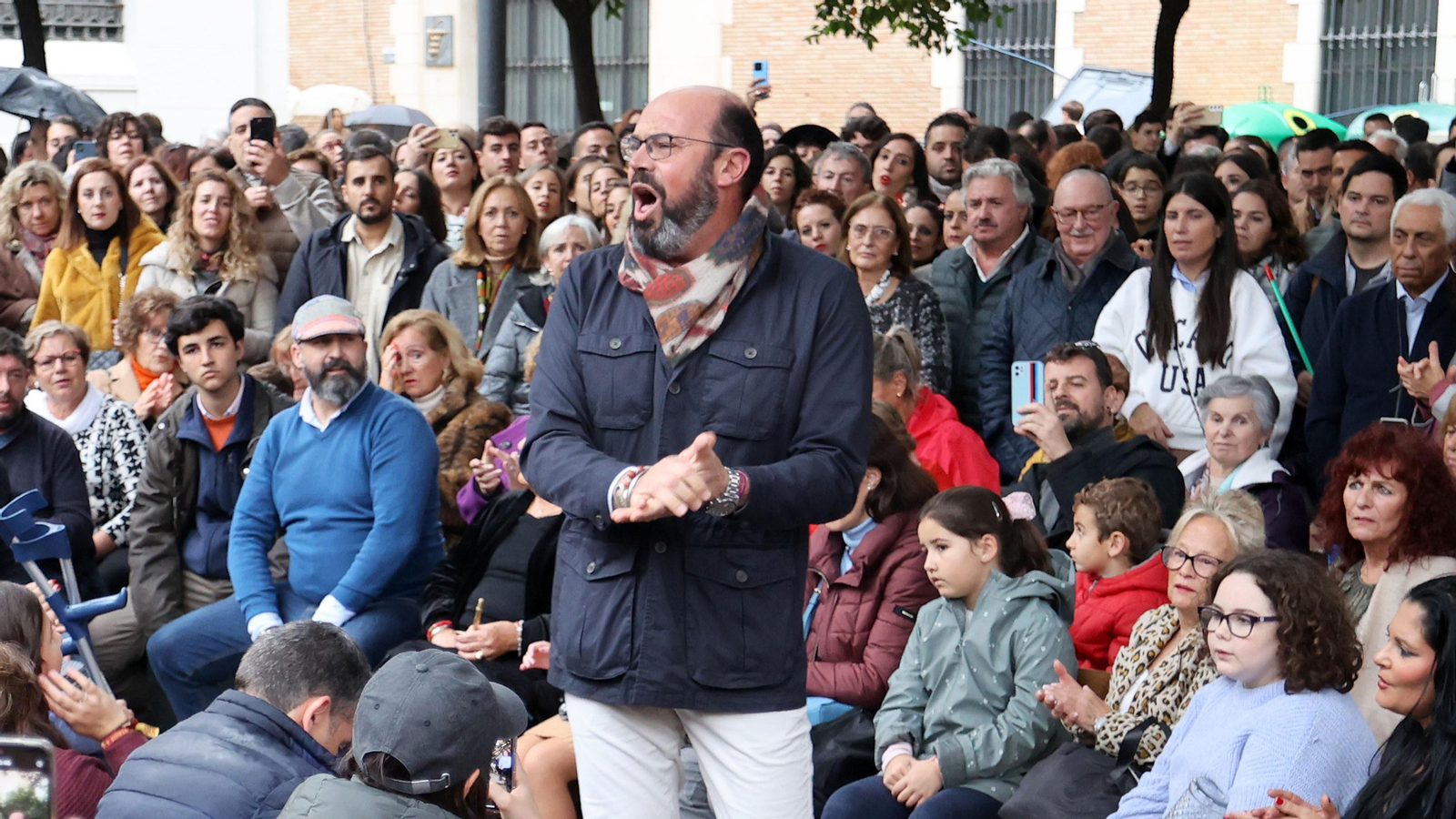 Ambiente de fiesta pasado por agua en las zambombas de Jerez