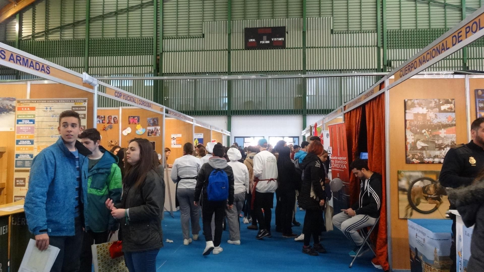 Asistentes al Salón del Estudiante de Lucena.