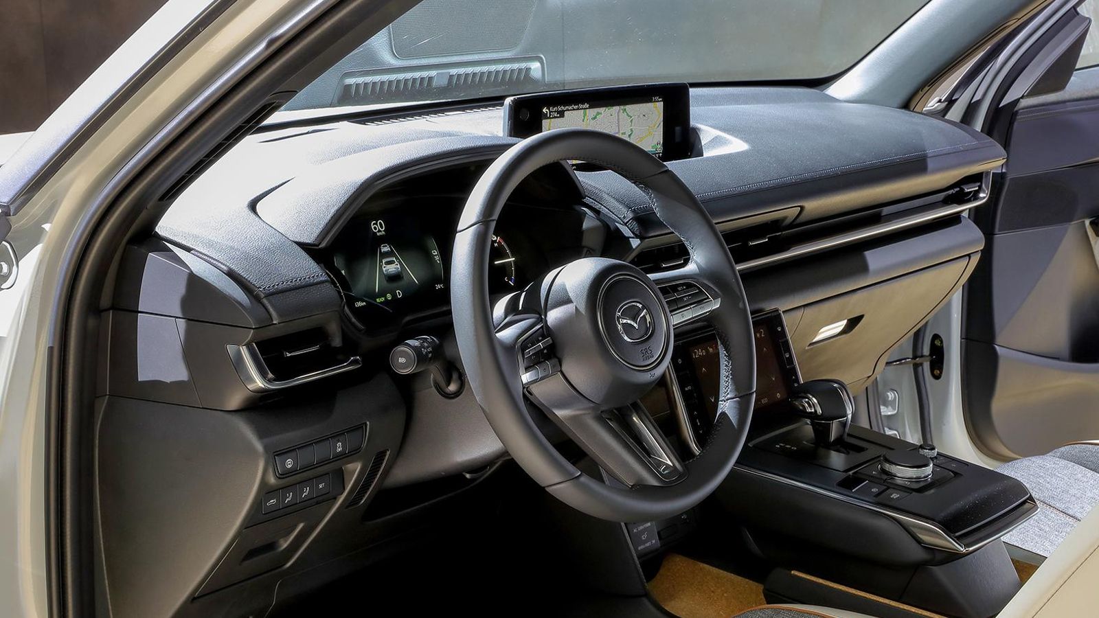 A simple vista no habrá cambios de bulto en el Mazda MX-30 con el motor 2.0 Skyactiv. Tampoco en el interior.