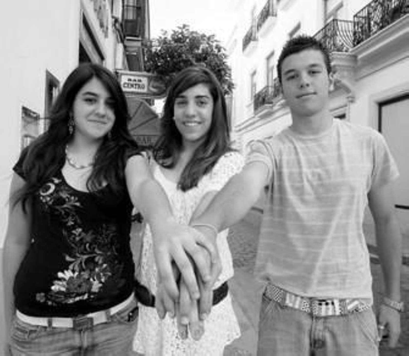 Los tres jóvenes jerezanos, días antes de la salida de la expedición.