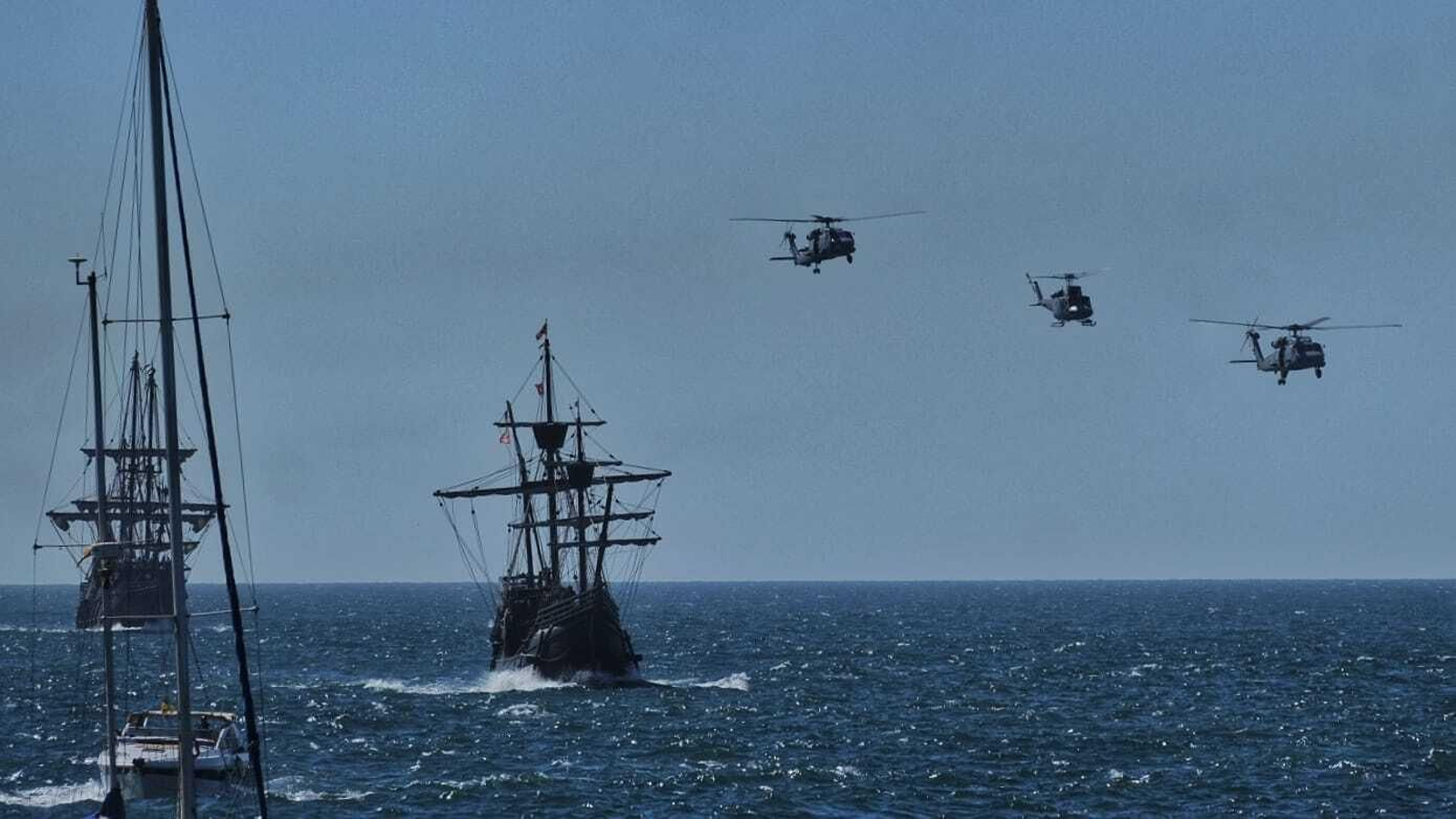 Helicópteros sobrevuelan la 'Nao Victoria'