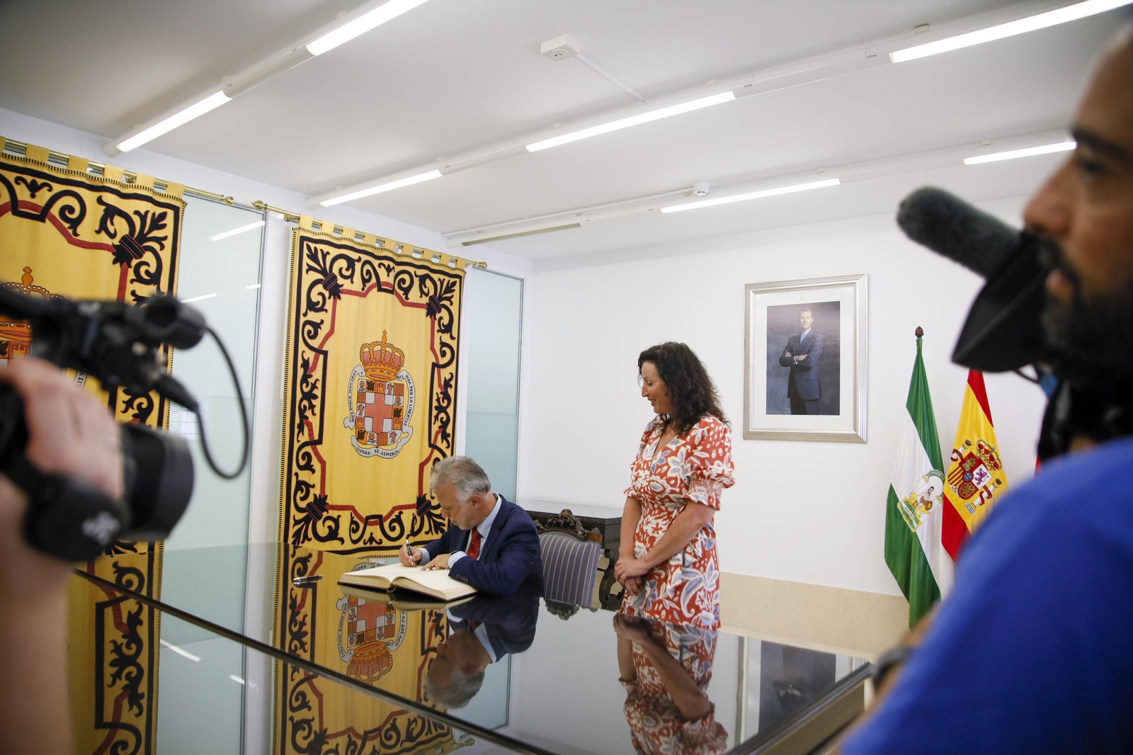 Placa de memoria histórica en el monumento de los coloraos, en imágenes