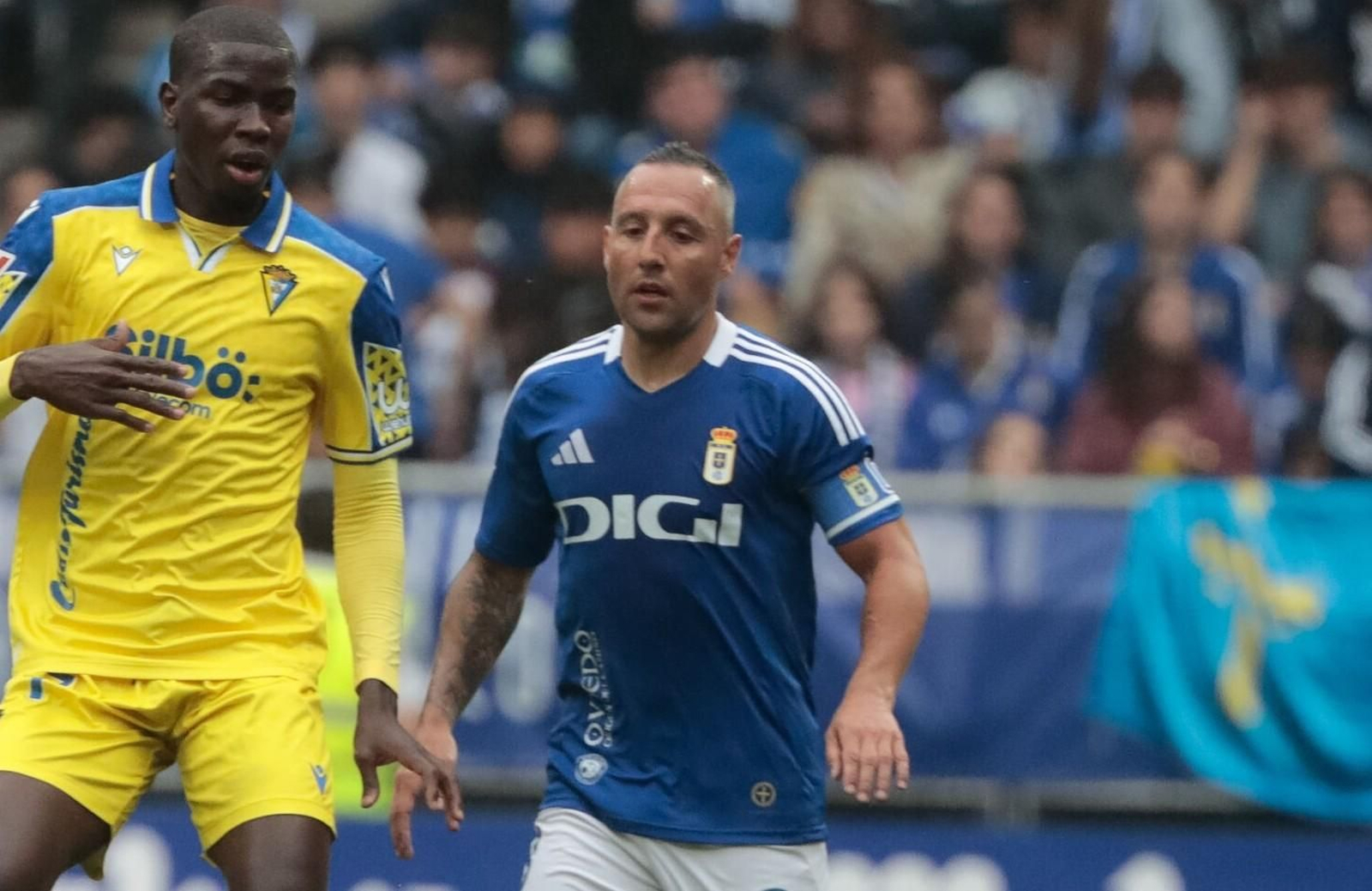 Cazorla y Moussa en el Oviedo-Cádiz.