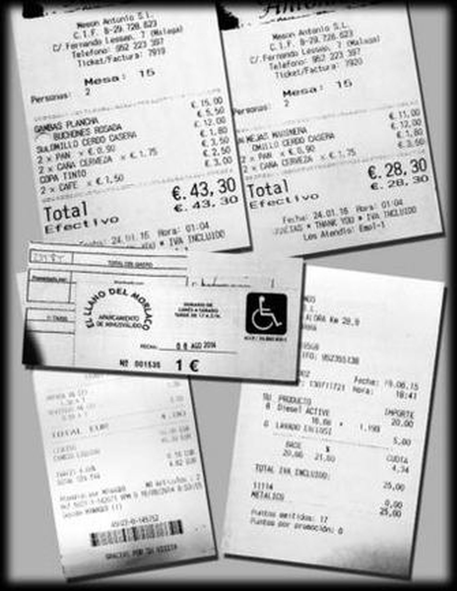 Copias de varias de las facturas de la ex gerente de Onda Azui.