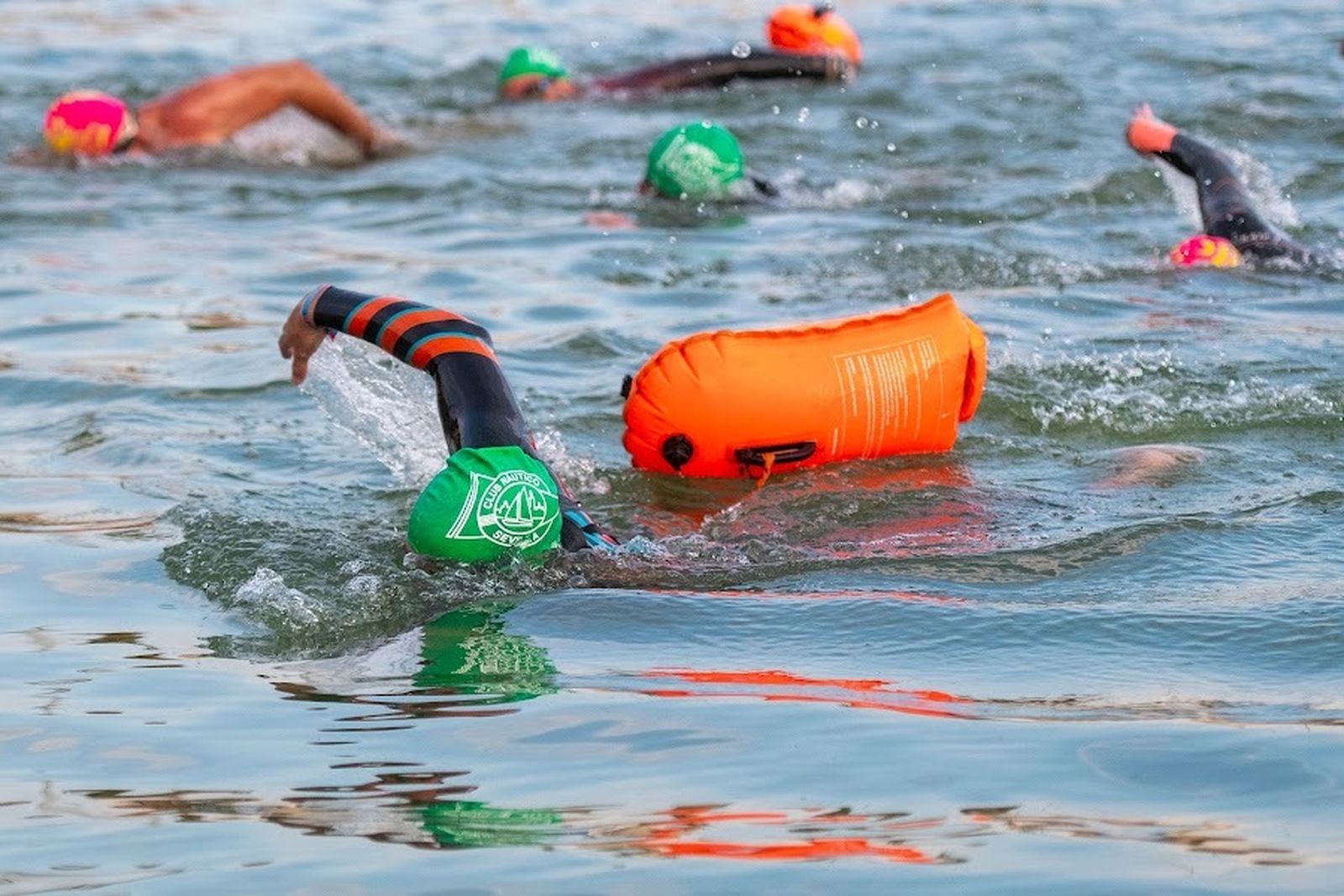 Triatlón a lo largo del Guadalquivir a beneficio de la Fundación Vicente Ferrer