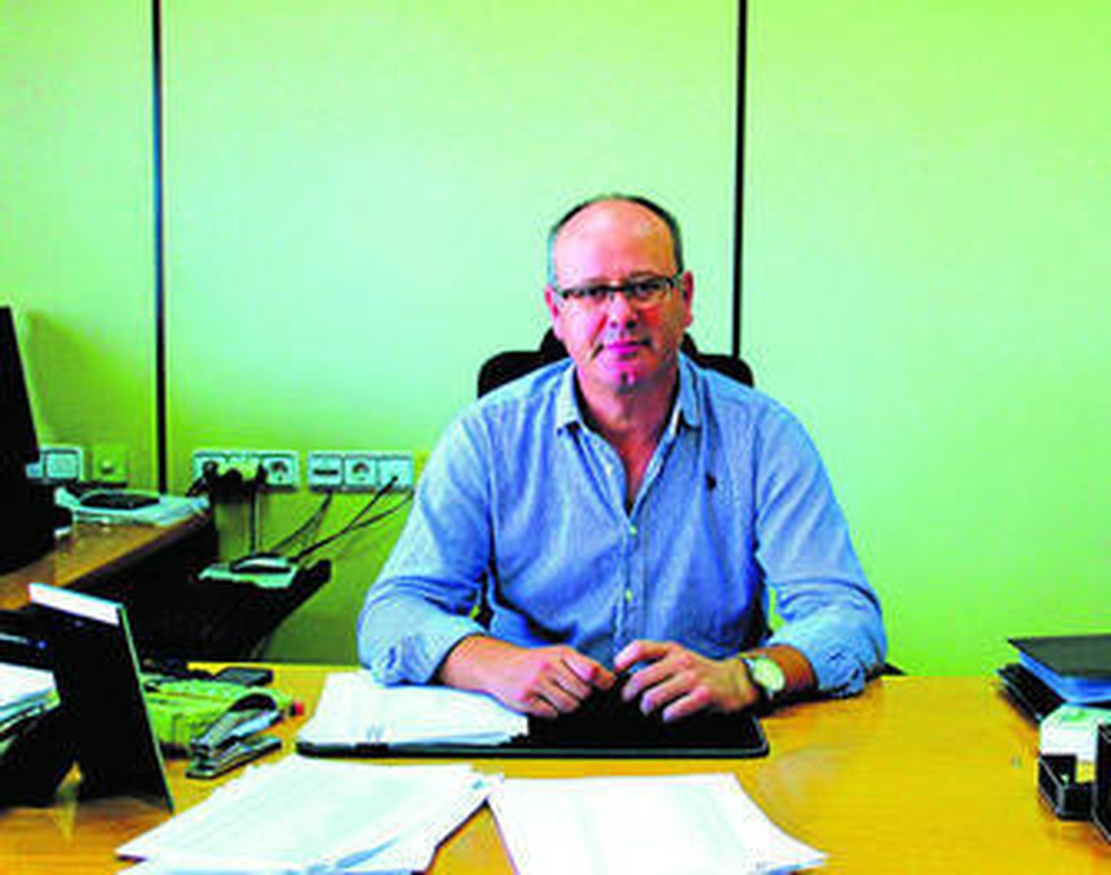 Miguel J. Pérez López, director comercial de Coprohníjar, en su oficina.