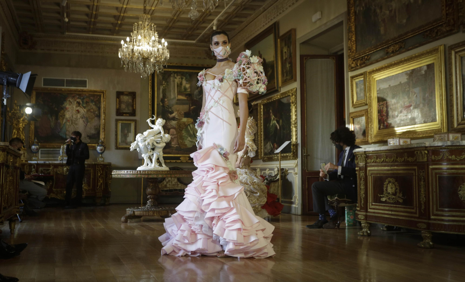 Las imágenes del desfile  Úniqo Qlamenco