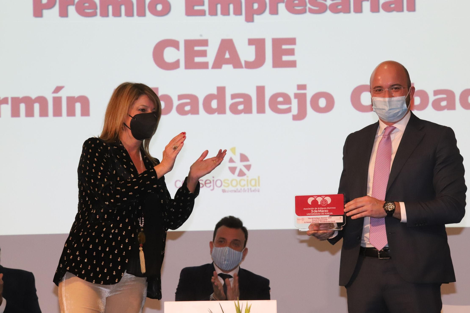 Imágenes de la entrega de premios de la Asociación de antiguos alumnos 3 de Marzo de la Universidad de Huelva