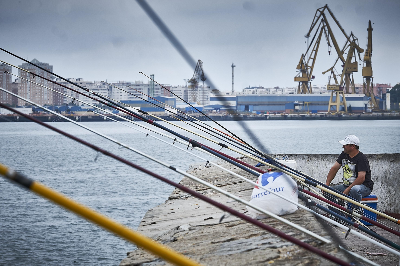 La afición a la pesca en Cádiz, en imágenes