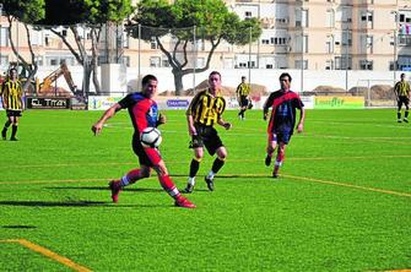 Un instante del Bazán/Tarifa jugado ayer en San Fernando.