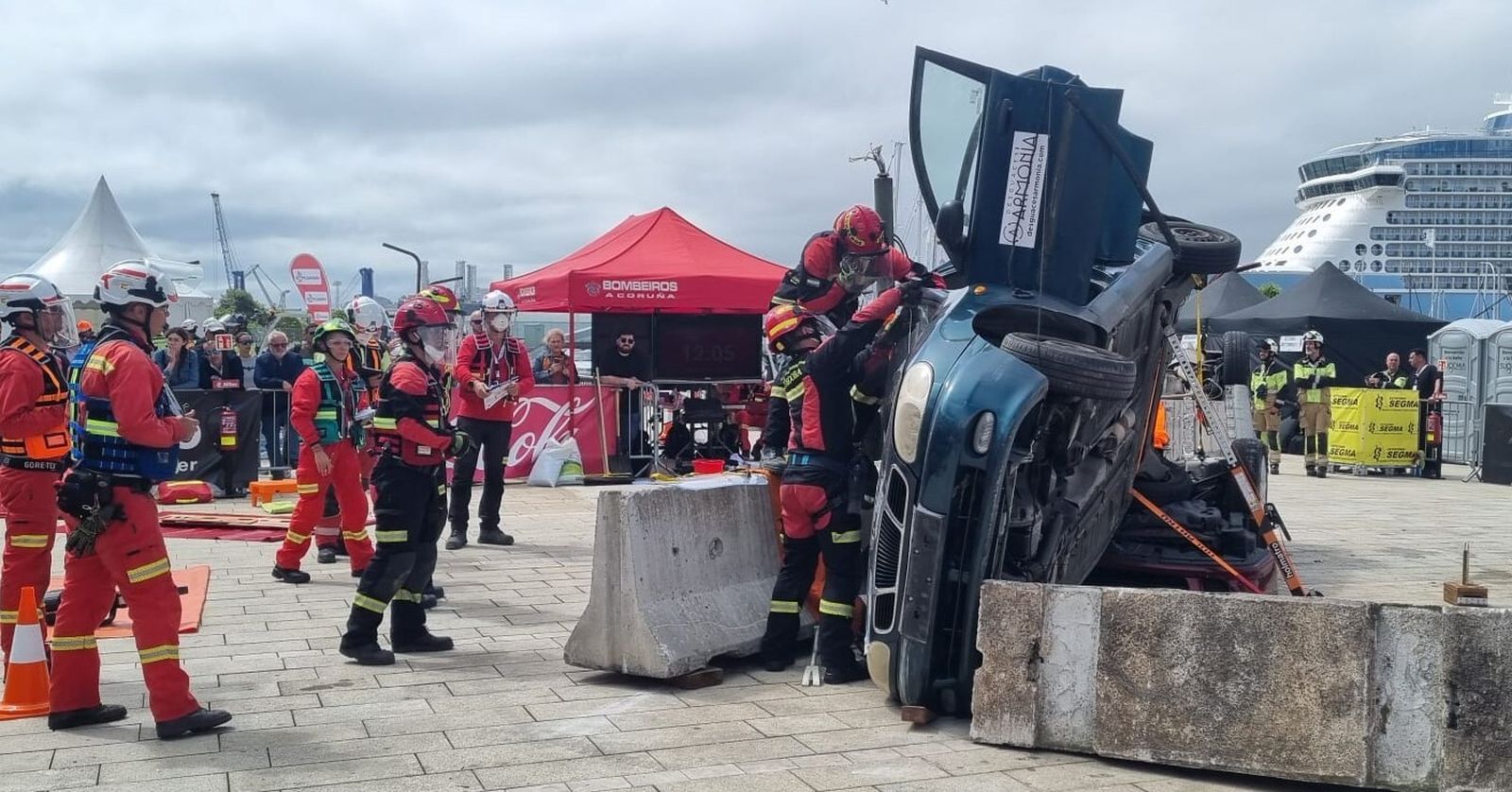 Una de las maniobras del equipo cordobés en el XVIII Encuentro Nacional de Rescate en Accidentes de Tráfico y Trauma.