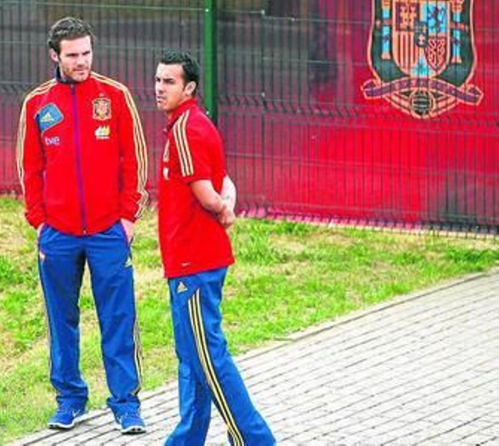 Mata y Pedro, antes de comparecer en sala de prensa.