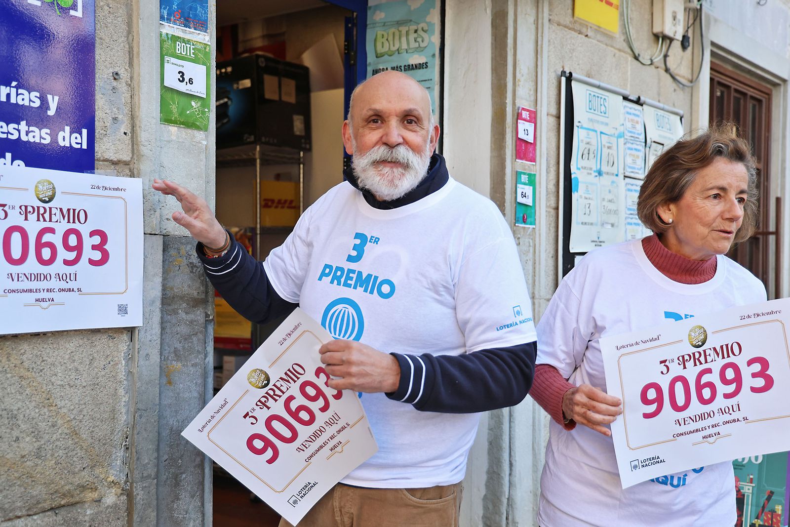 La Loteria de Navidad reparte premios en Huelva (15)