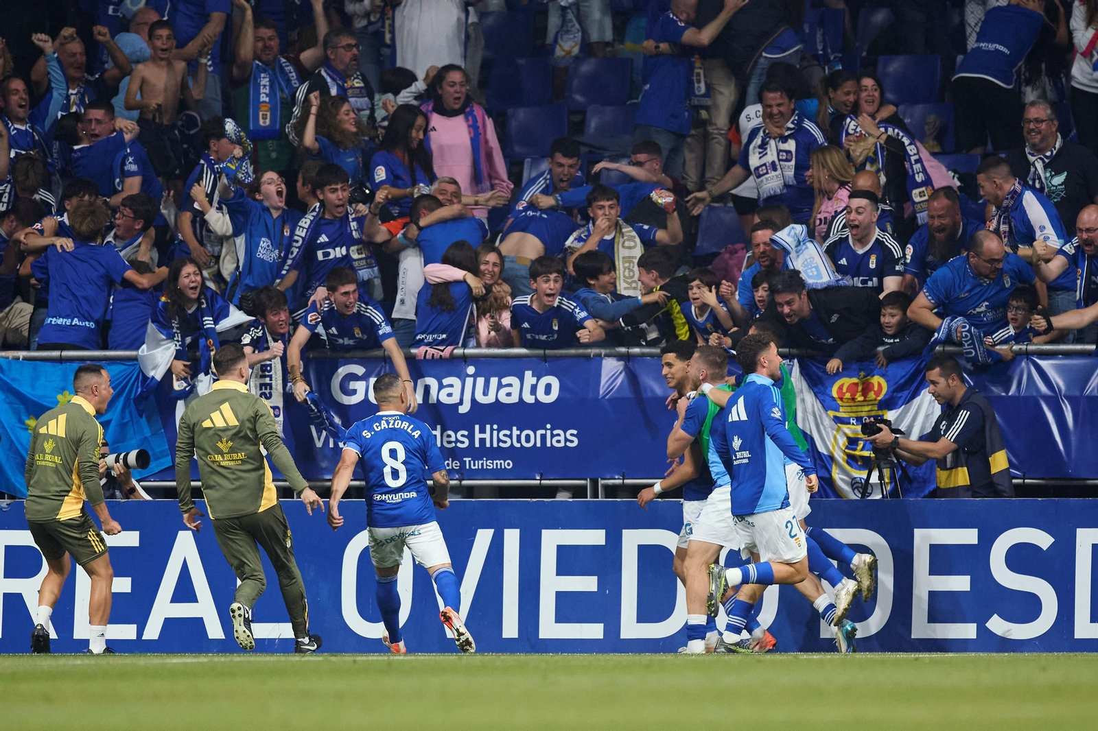 Las fotos del ascenso del Oviedo ante el Mirandés
