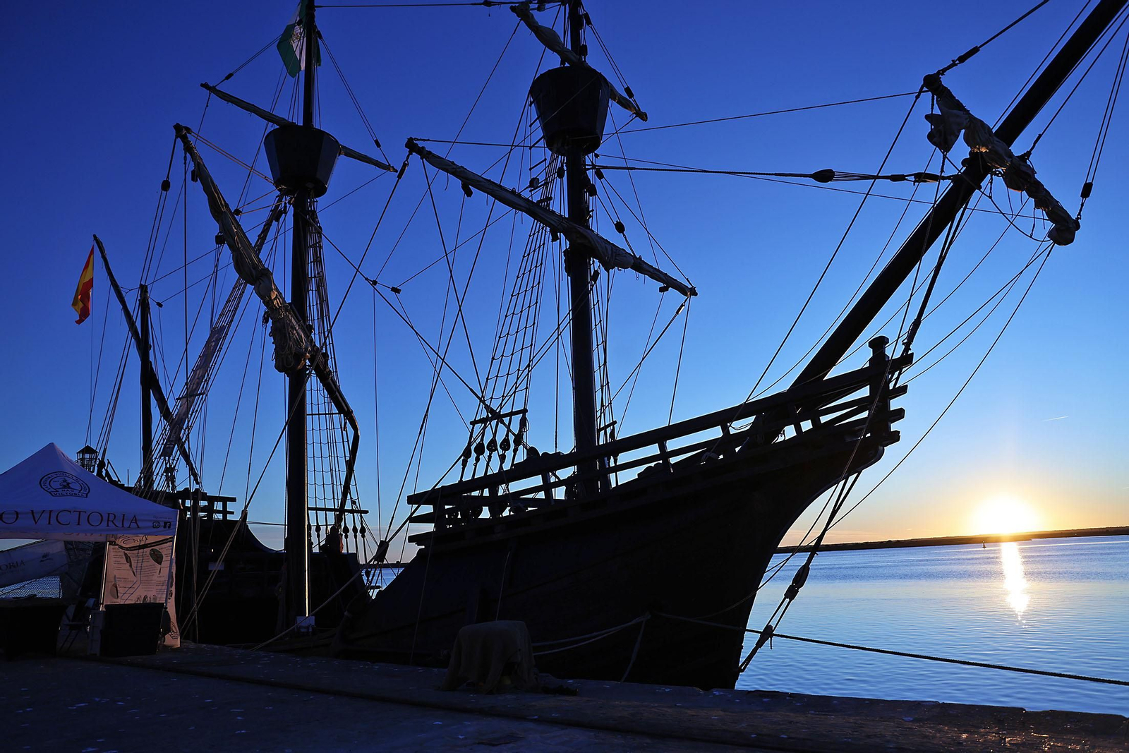 Imágenes de la Nao Victoria en el muelle de Levante