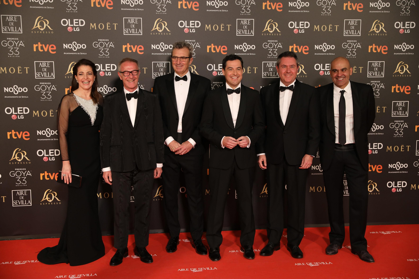 Juanma Moreno, en el centro, junto al ministro de Cultura, José Guirao, el presidente de la Academia de Cine, Mariano Barroso, y el alcalde de Sevilla, Juan Espadas.