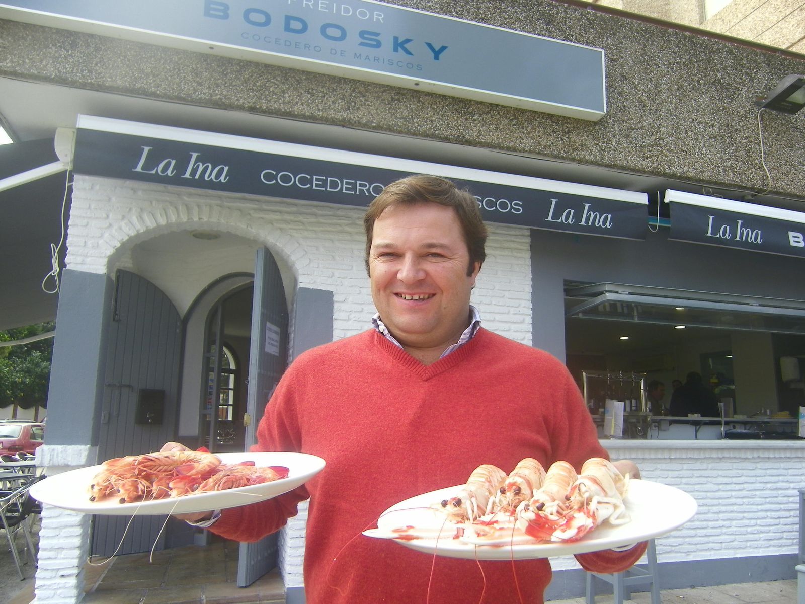Fermín Anguita, propietario de El Bichero, delante de otro de sus establecimientos en Jerez, el Bar Bodosky.