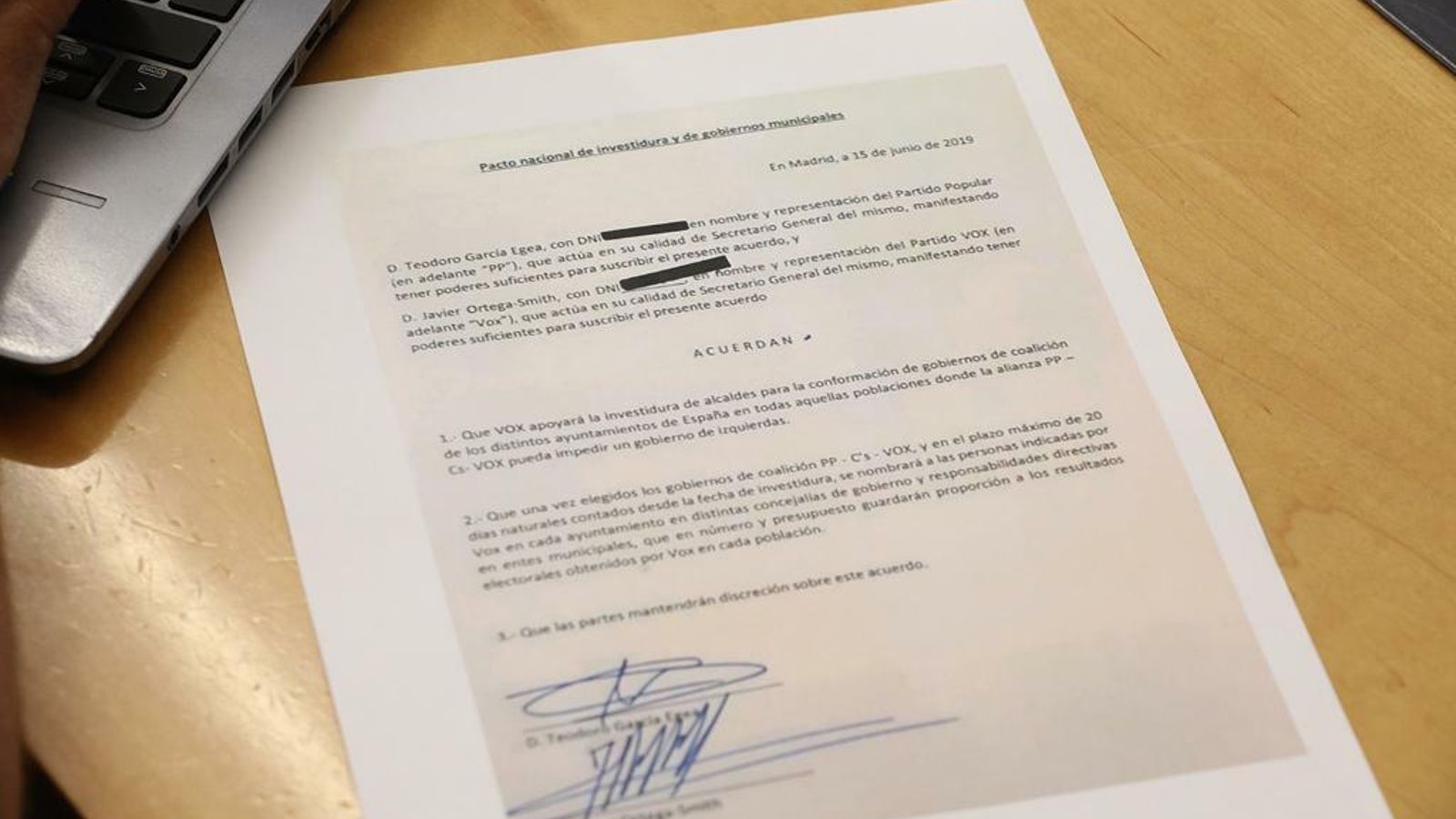 Acuerdo firmado entre Vox y PP el 15 de junio