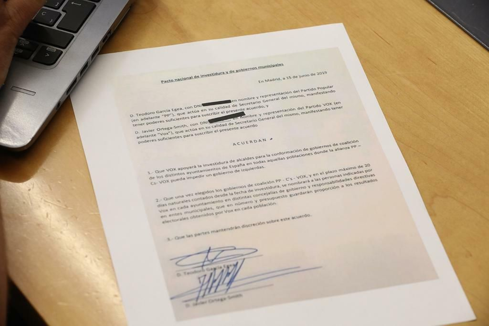 Acuerdo firmado entre Vox y PP el 15 de junio
