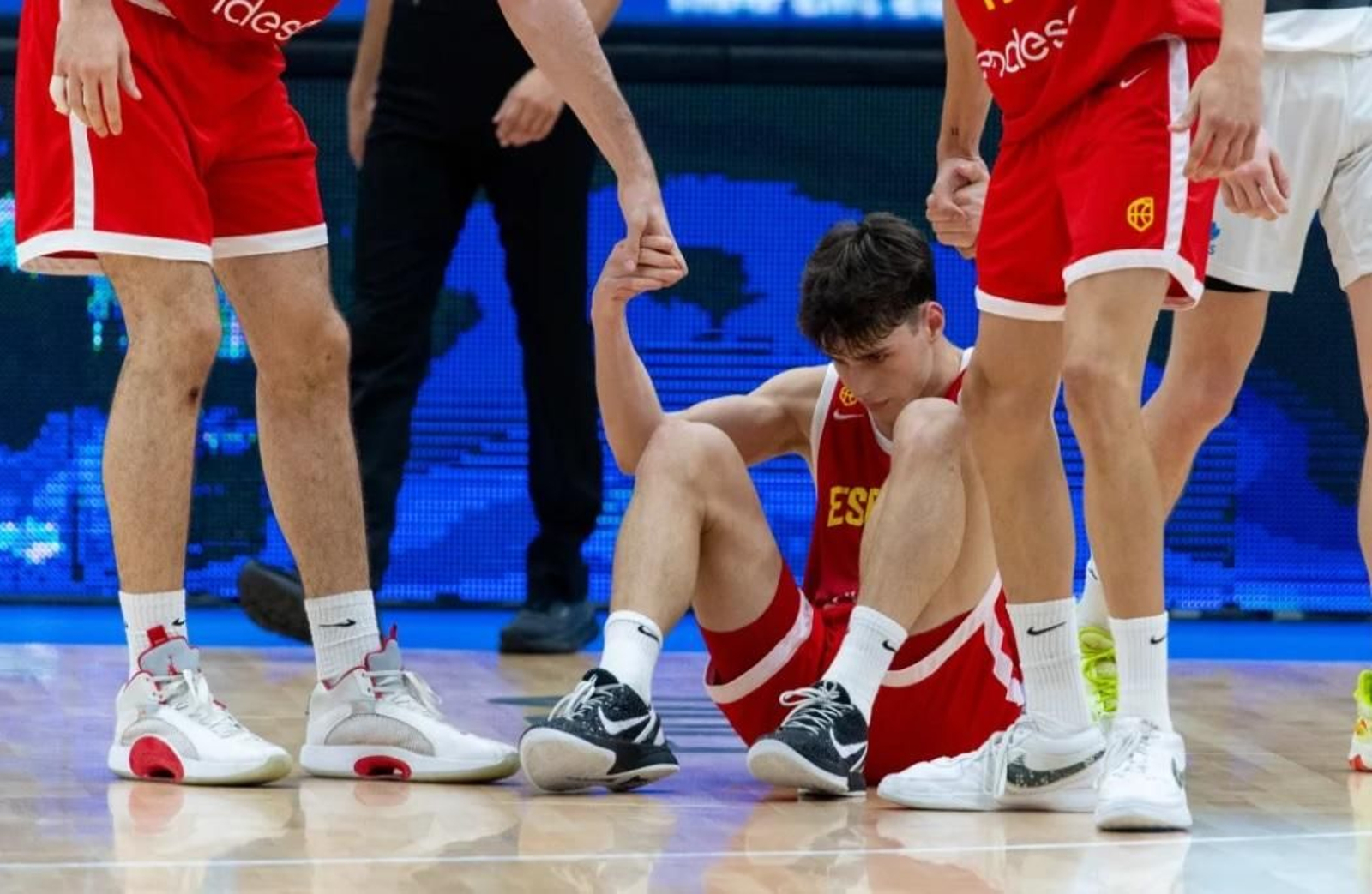 Mario Saint-Supéry, triple doble y derrota en el Europeo sub 18