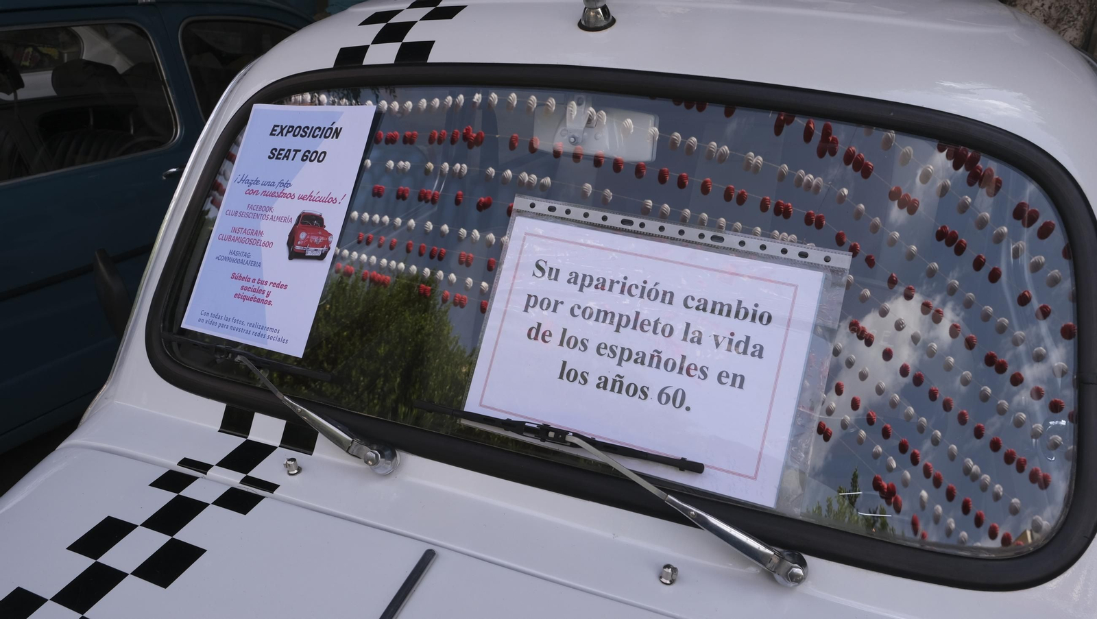 Los Seat 600 y los Mini en la Feria de Almería 2024, en imágenes