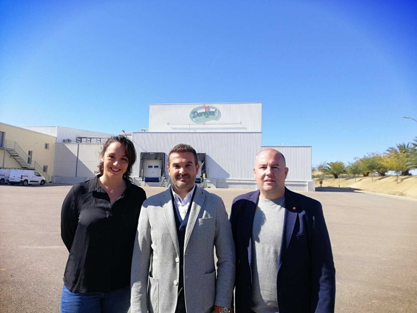 Gómez Balsera (centro), junto a Carmen Mayo y Carlos Sauces.