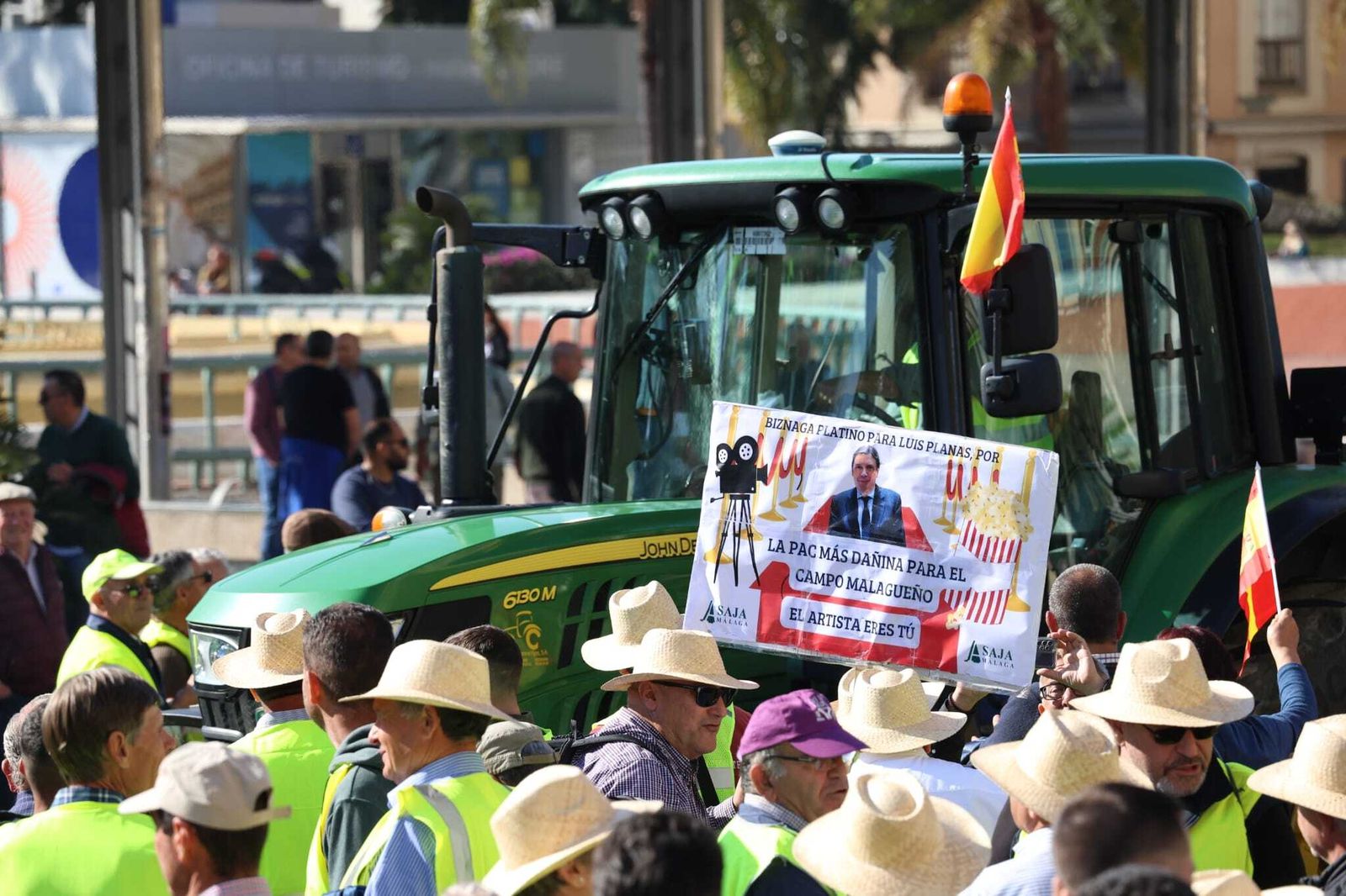 La entrada de los tractores en Málaga capital, en fotos