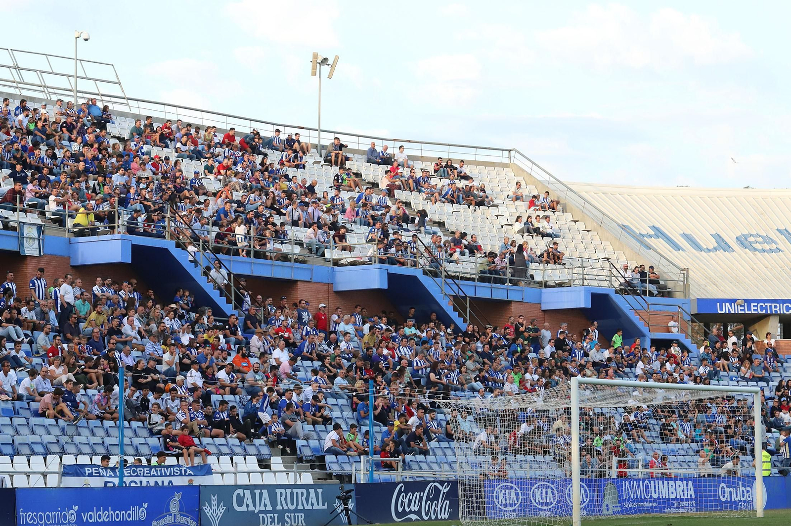 Imágenes del ambiente en el Estadio Nuevo Colombino