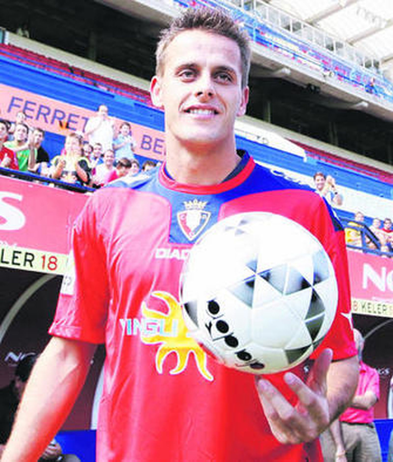 Camuñas ya viste de rojillo.