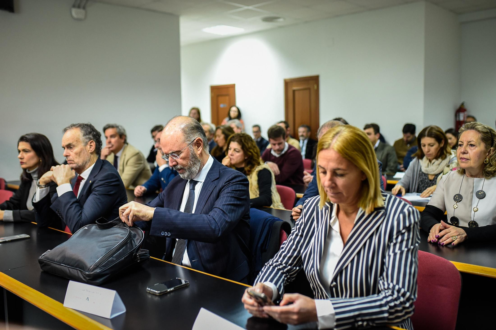 Imágenes de la presentación de la Consejera de Economía de los Fondos Europeos a los empresarios onubenses