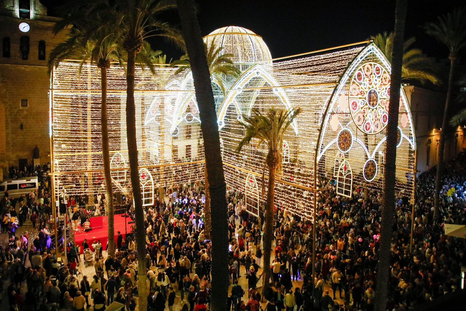 Encendido de luces en plaza  de la Catedral el pasado año.