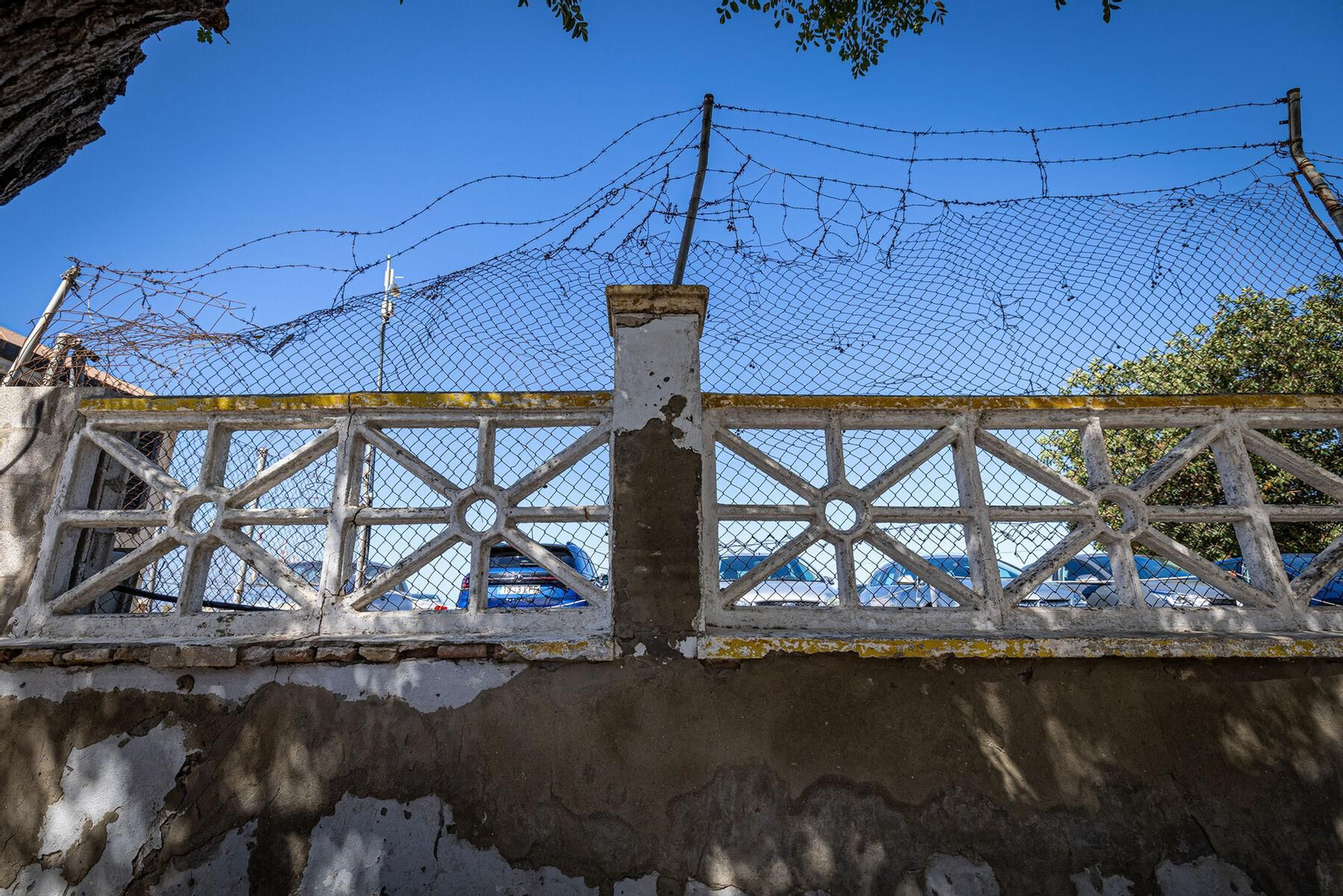 Restos de los muros del antiguo equipamiento militar del Campo de las Balas.