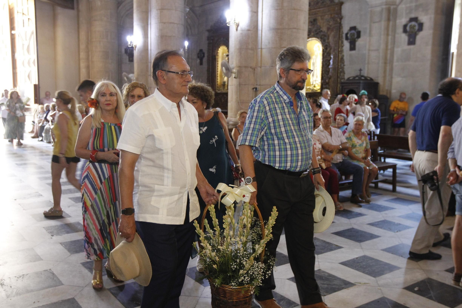 Fotogalería ofrenda floral a la Virgen del Mar. Feria de Almería 2019