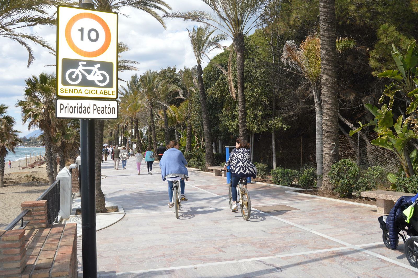 Marbella licita la conservación de paseos marítimos y urbanizaciones