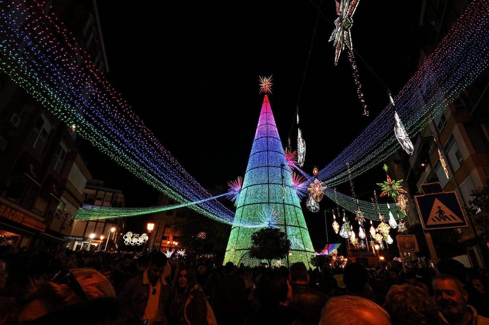 En fotos, locura por las luces de Navidad de Puente Genil
