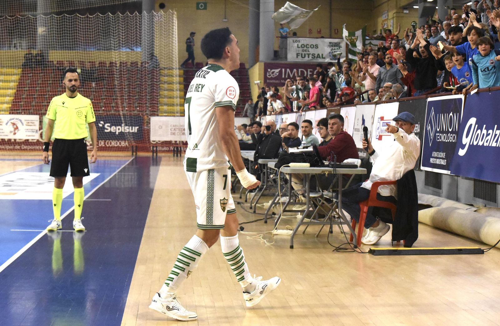 Las mejores fotos del ambiente en Vista Alegre para el Córdoba Futsal - AD Sala 10 Zaragoza