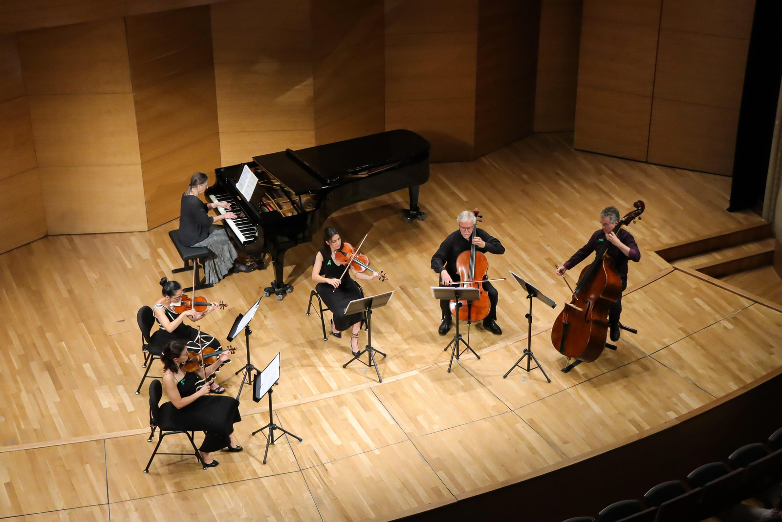 Anosova y el quinteto de la Sinfónica.