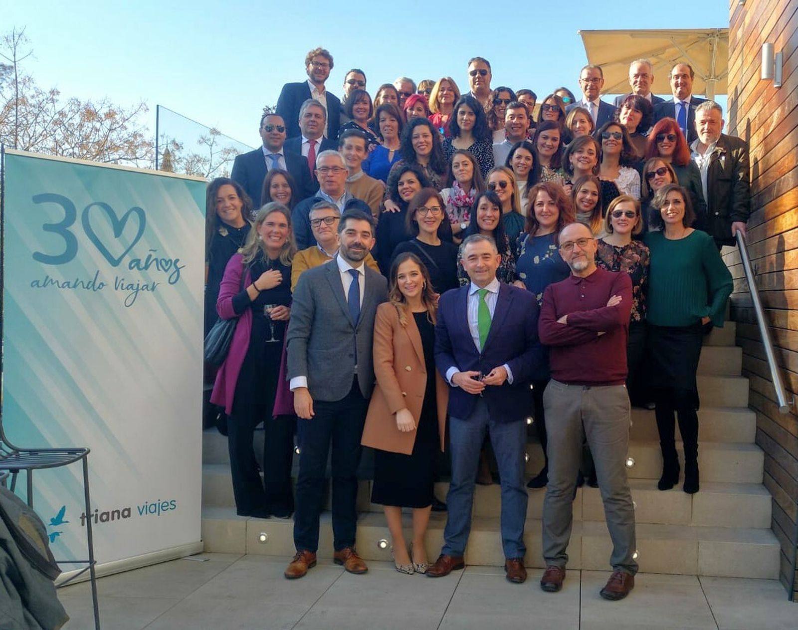 Foto de familia de los trabajadores de la agencia.