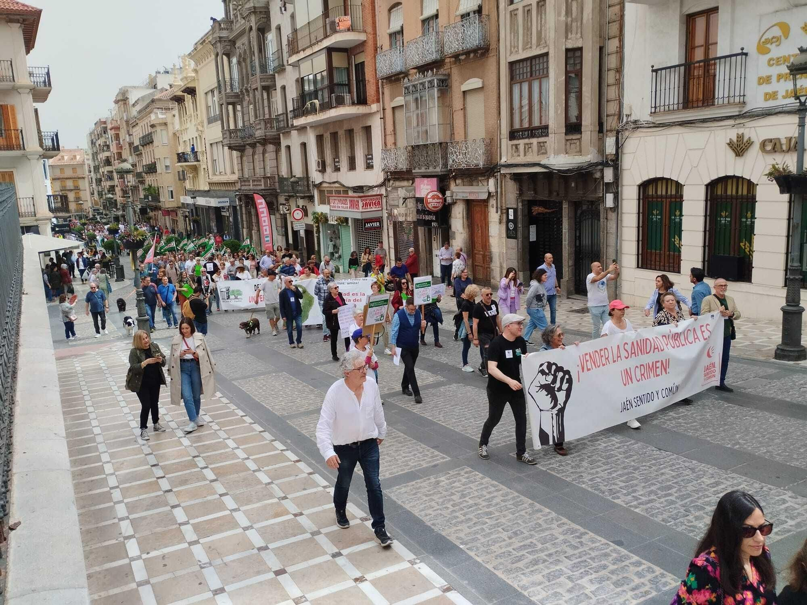 En imágenes: así ha transcurrido en Jaén la manifestación por una sanidad pública de calidad