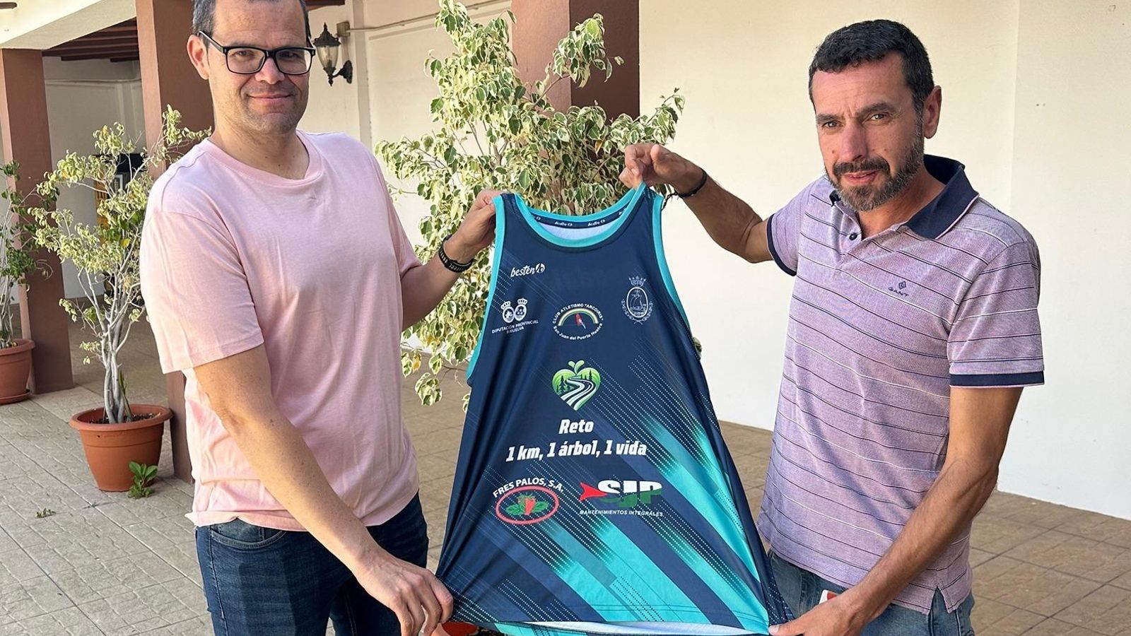 Finaliza la campaña solidaria ‘1 km, 1 árbol, 1 vida’ en San Juan del Puerto.