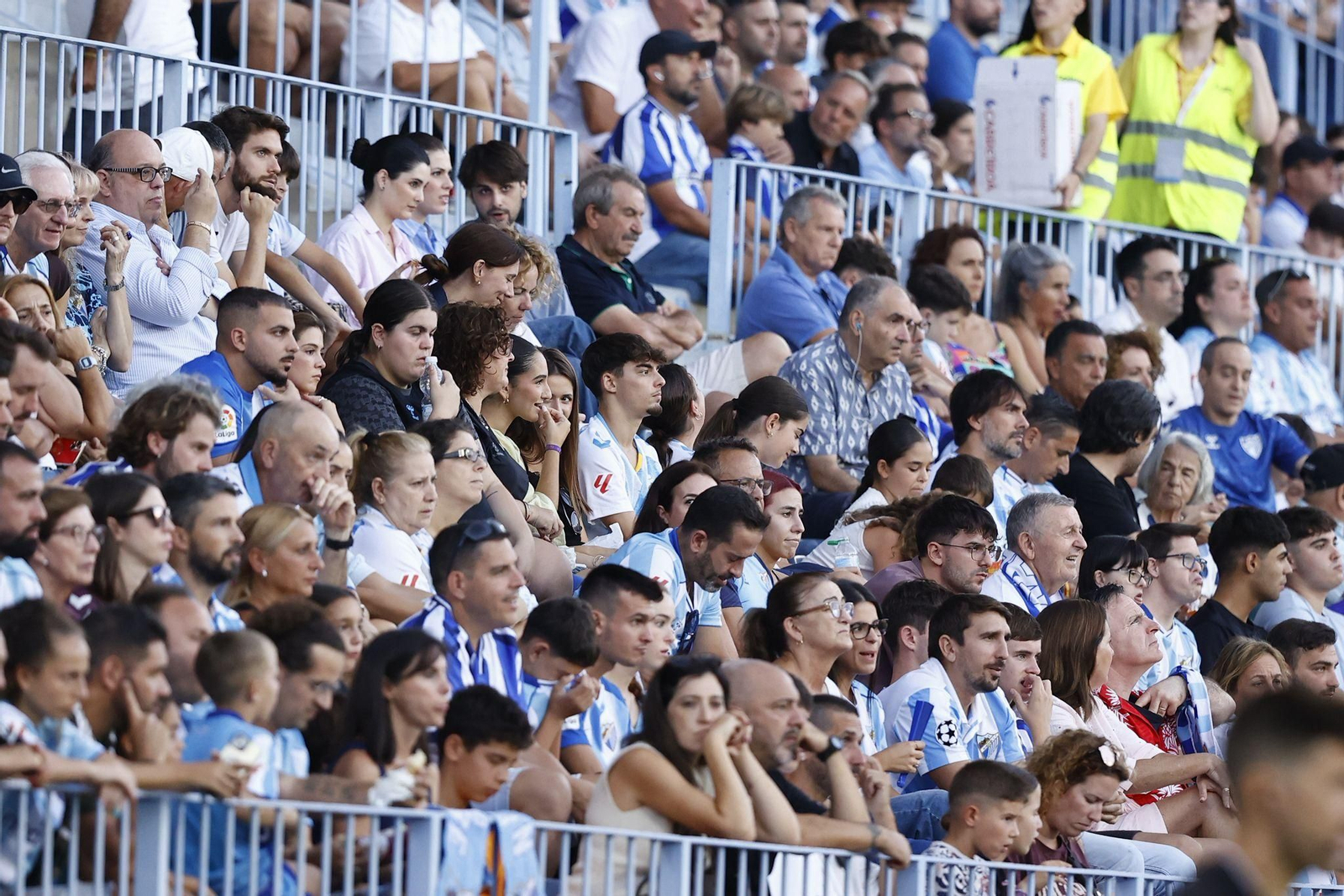 Búscate en las gradas de La Rosaleda durante el Málaga CF-Cádiz