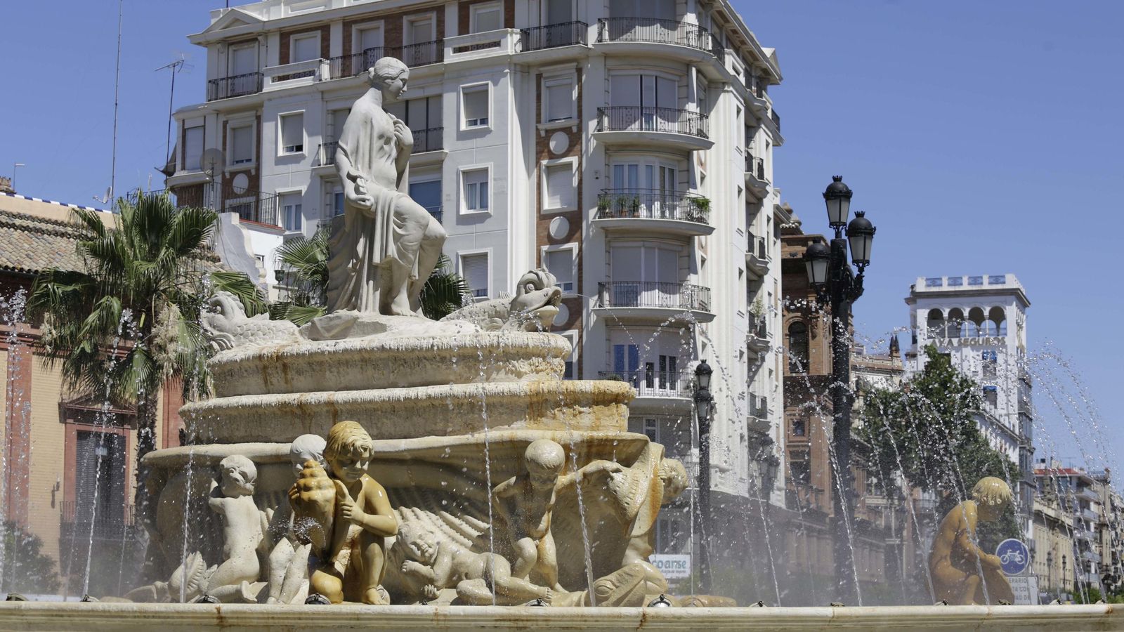 La Fuente de Sevilla manchada.