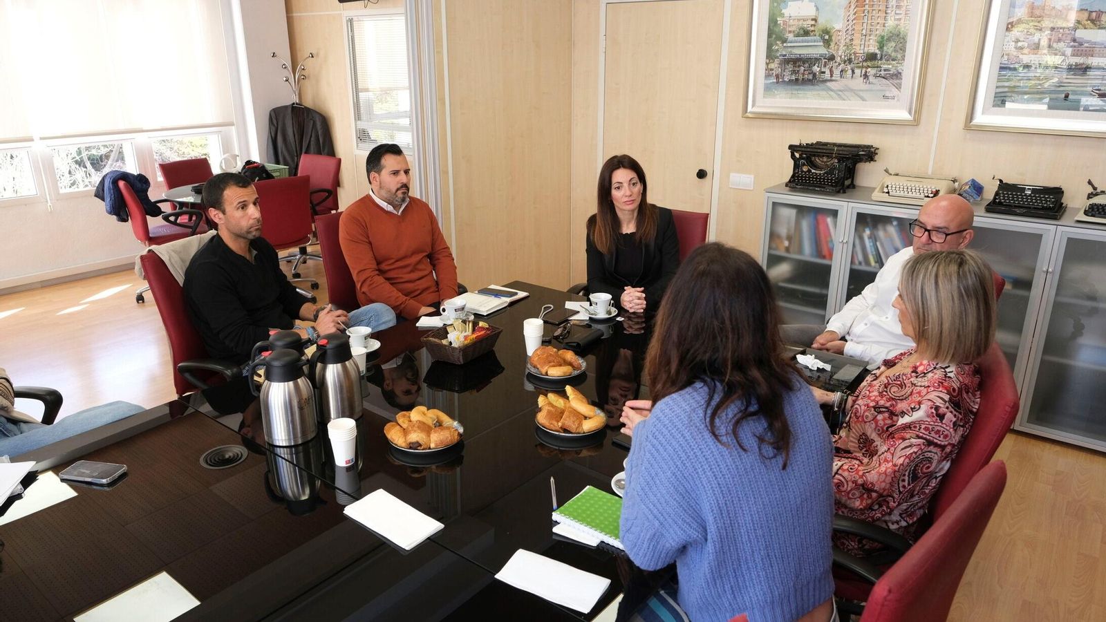 Un momento de la entrevista realizada en el despacho principal de la redacción.