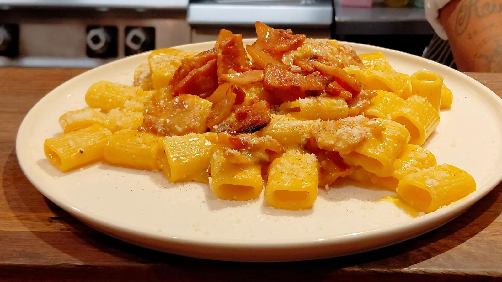 La carbonara es la pasta más querido por los italianos y por los clientes de Maccheroni & Co.