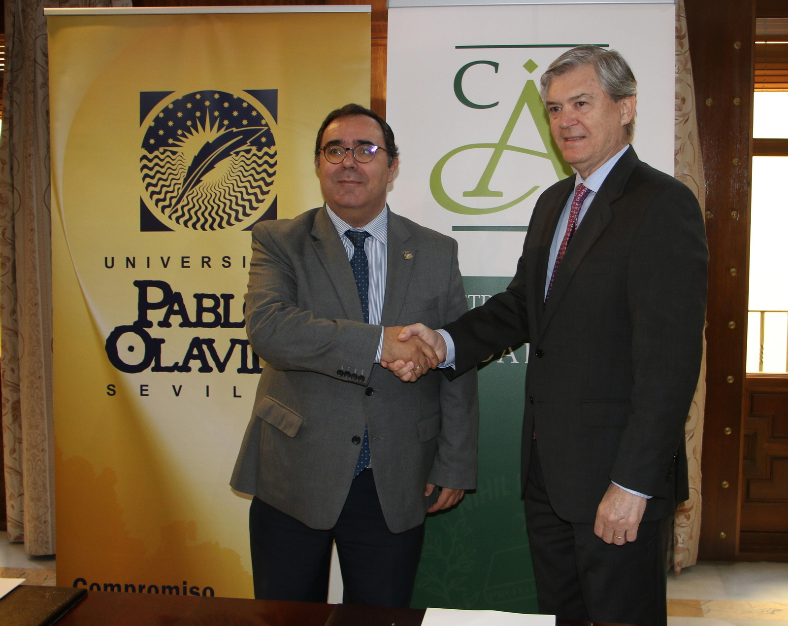 Vicente Guzmán, rector de la UPO y el decano del Colegio Notarial, José Luis Lledó