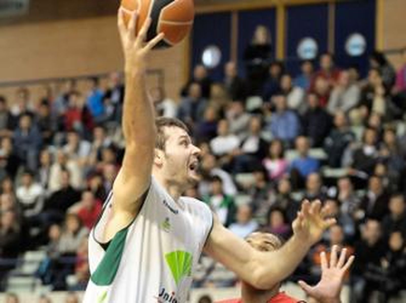 El Unicaja se aprovecha del colista (74-89)