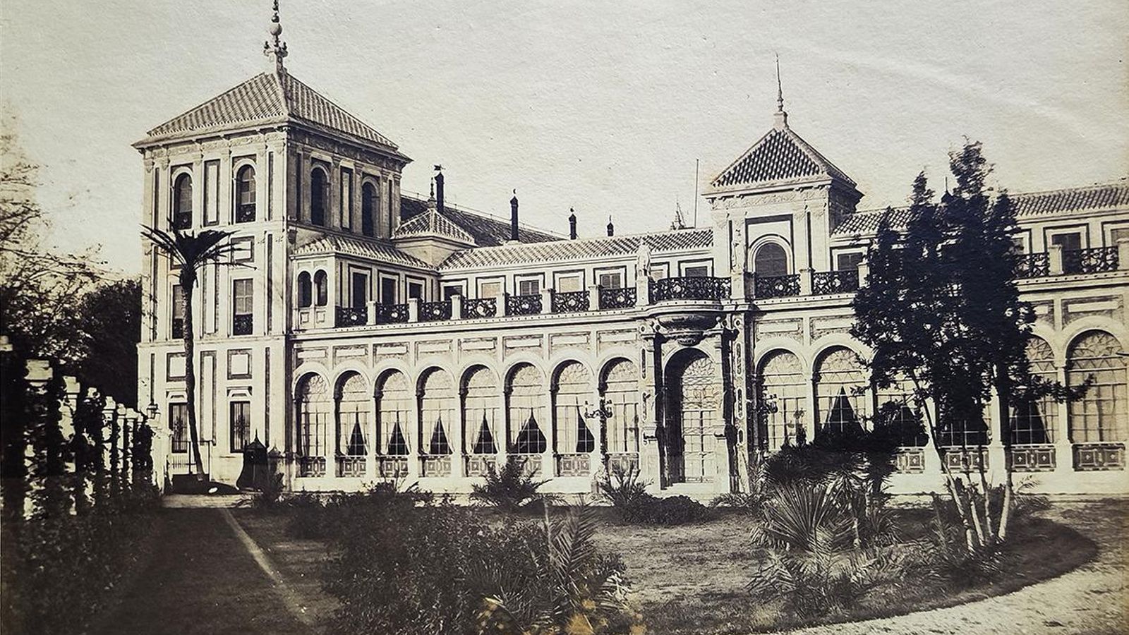 Palacio de San Telmo, fachada sur, ca. 1858-1862. Albúmina, 208 x 269 mm. Francisco Leygonier. Colección Narbona Algara.